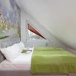 Apartment With A View Of The Bay By Renters